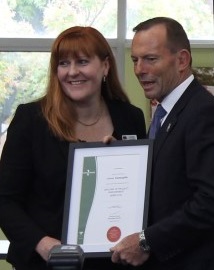 Transformed partners with Soldier On - Prime Minister Tony Abbott presents certificate to student as part of the Hands Up program